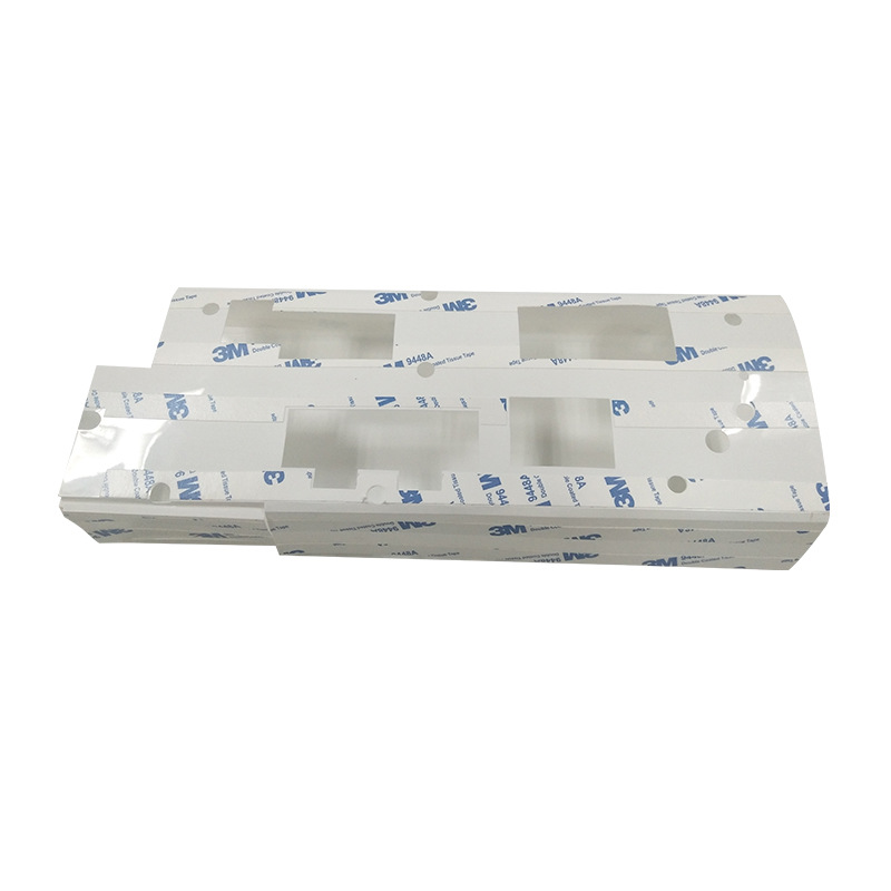 A folha isolante FR1 é uma película isolante e retardante de chamas produzida pela empresa GE nos Estados Unidos. Sua cor é o branco leitoso, um lado é liso e o outro é fosco.
